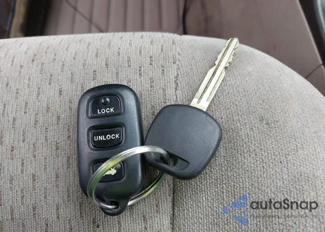 2003 Toyota Camry Le z USA, uszkodzony, nr VIN 4T1BE32K93U728791